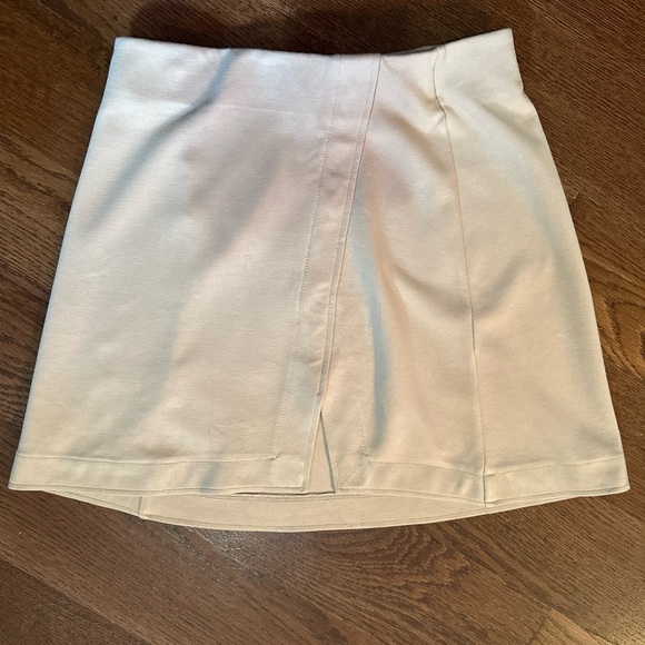 Mini skirt - Picture 1 of 3